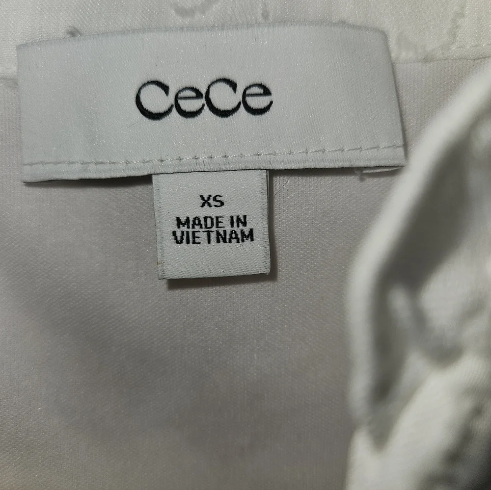 CeCe Textured White Blouse, Size XS, NWT - Picture 5 of 7